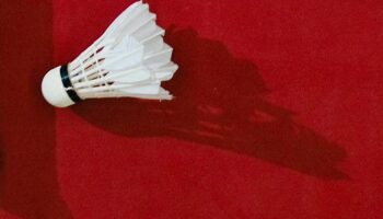 ‘Призрачный бадминтон", организатор скандала с фальшивым марафоном, снова наносит удар