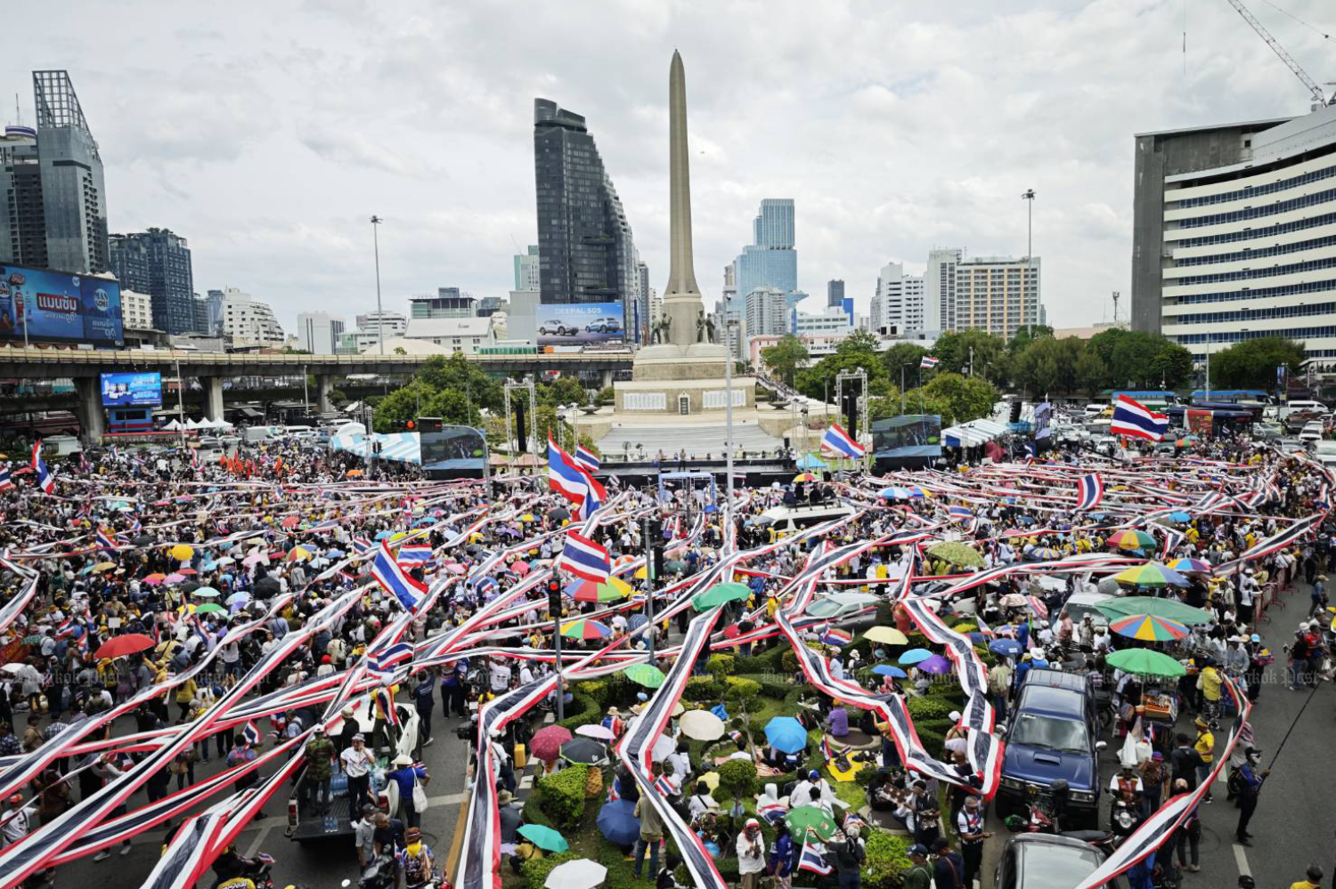 Протестующие требуют отставки премьер-министра Таиланда из-за утечки телефонного разговора