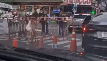 Пьяный турецкий подросток нападает на тайку после того, как она отвергла его