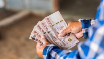 Рабочие Бангкока получают 400 бат на зарплате в результате изменений в оплате труда