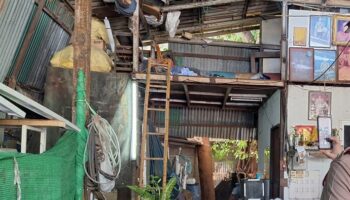 Рабочий склада погиб после падения с мезонина в Самут-Пракане