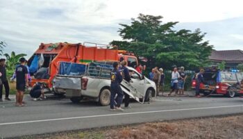 Сборщик мусора погиб под колесами пикапа в аварии в Банги Пае