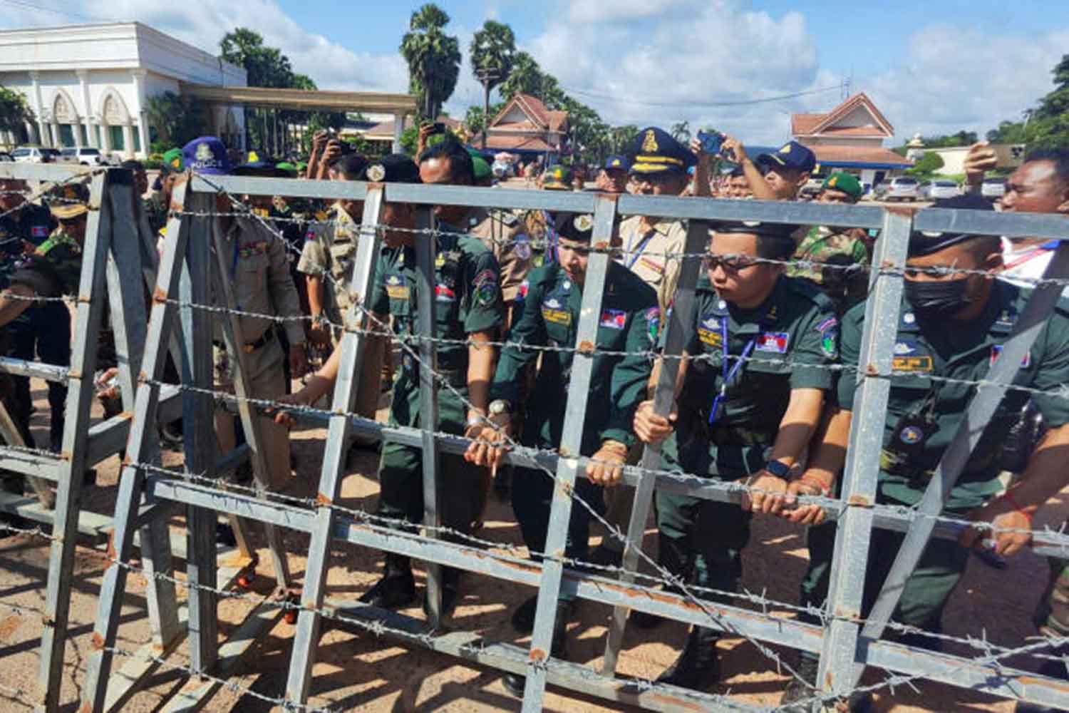 Сенаторы требуют проведения специальной сессии для обсуждения пограничного спора