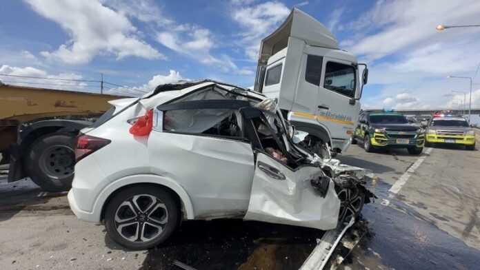 Смертельное столкновение в Аюттхая: Авария легкового автомобиля и грузовика унесла жизнь