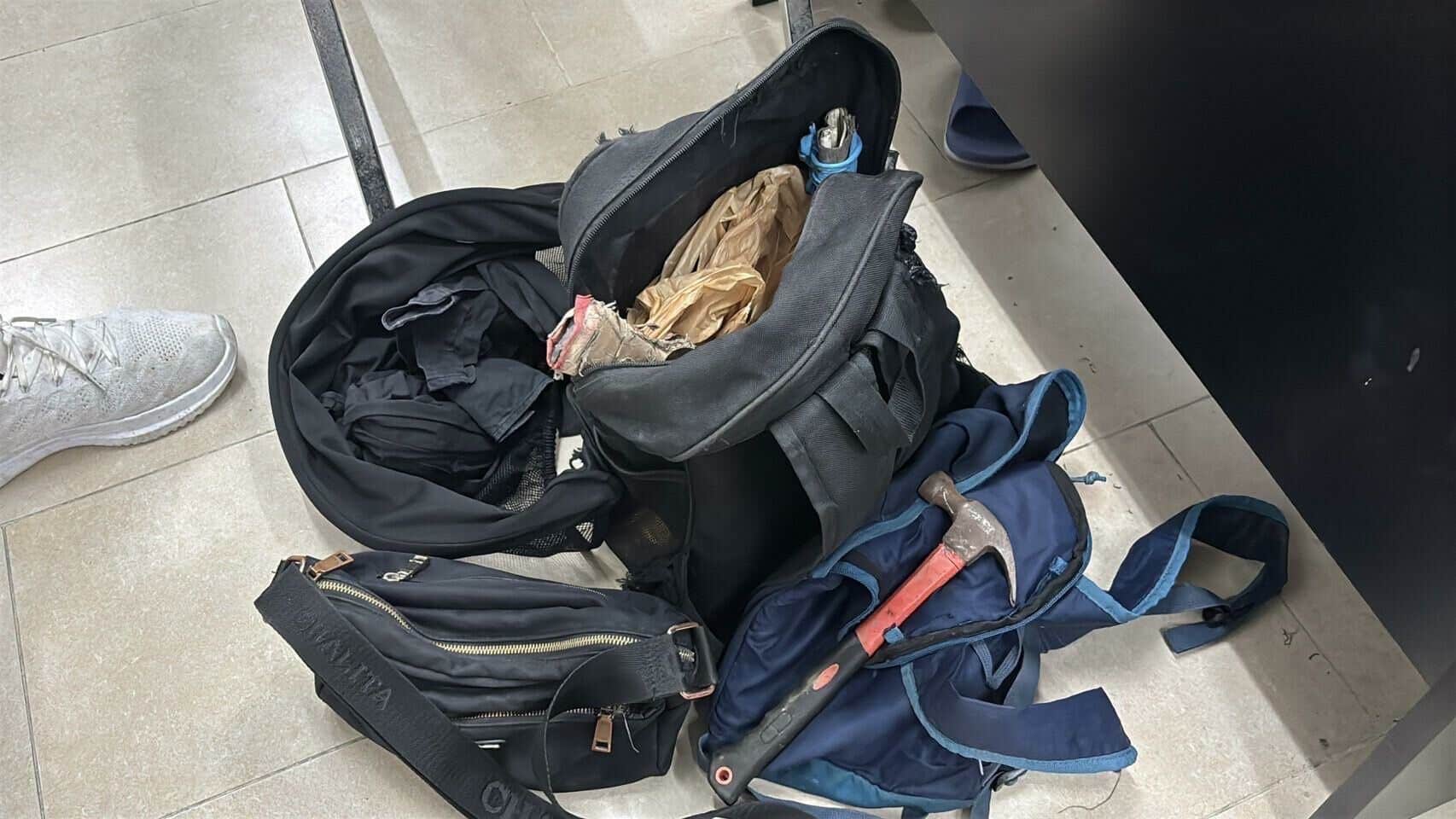 Судебные протоколы, украденные провода: грабители в Паттайе обыскивают дом судьи