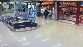 Таец арестован через несколько минут после кражи золота на 1,3 миллиона бат из торгового центра Сонгкхла