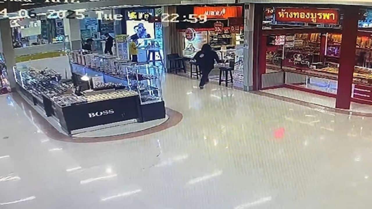 Таец арестован через несколько минут после кражи золота на 1,3 миллиона бат из торгового центра Сонгкхла