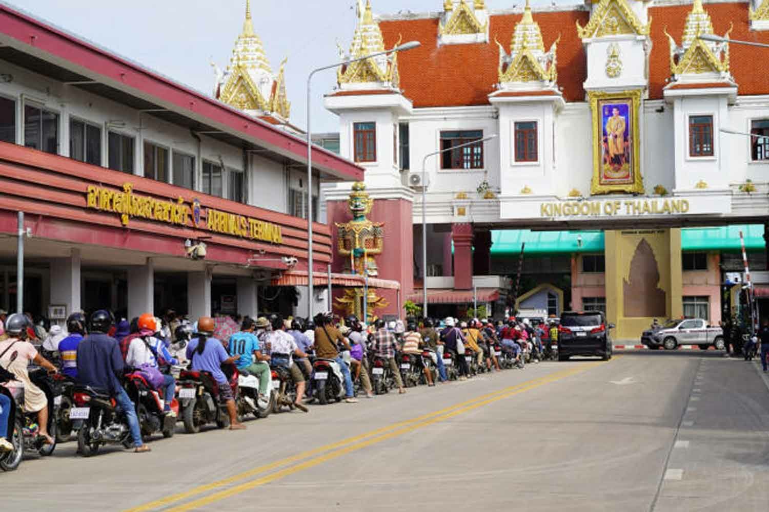 Таиланд запрещает рабочим пересекать границу в Поипет из соображений безопасности