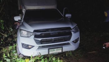 Тайская полиция предотвратила контрабанду мигрантов после того, как грузовик застрял в грязи