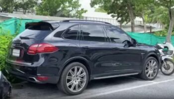 Тайский водитель Porsche сбил мотоциклиста и пытается заставить замолчать семью жертвы