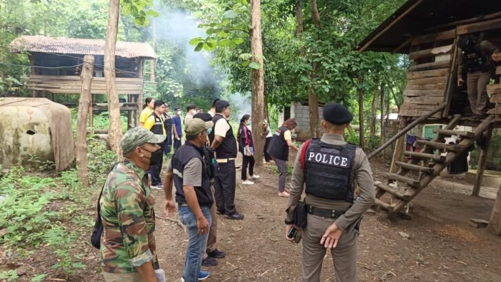 Тайский мальчик, обнаруженный, лаящий как собаки из-за наркотической neglect матери