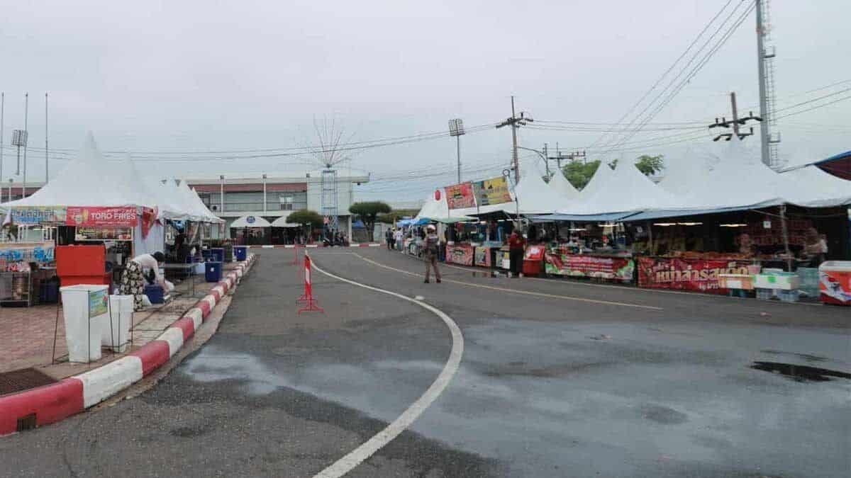Тройные взрывы бомб на ярмарке в Паттани ранили 7 человек, повреждены киоски