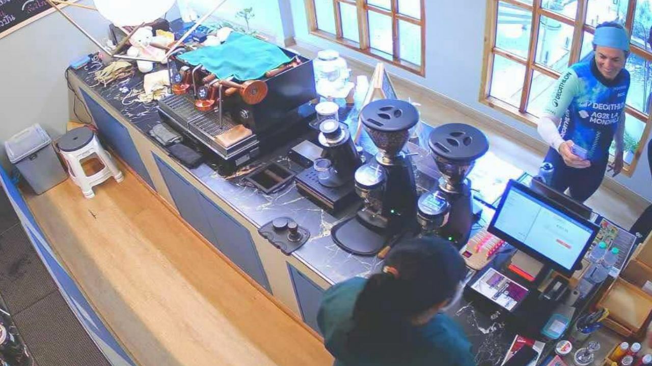 Туристы переплачивают 22 000 бат за кофе, кафе решает проблему (видео)