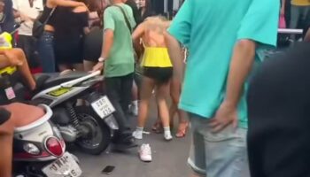 Улицы свинга: Драка кошек вспыхивает рядом с Паттайя Уокинг Стрит (видео)