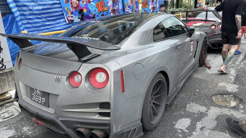 Участникам автопробега из Сингапура заблокировали колеса на Пхукете