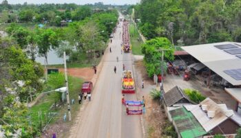 Фестиваль ракет "Кампхенг Пхет" вызывает благоговейный трепет змееподобным дымом