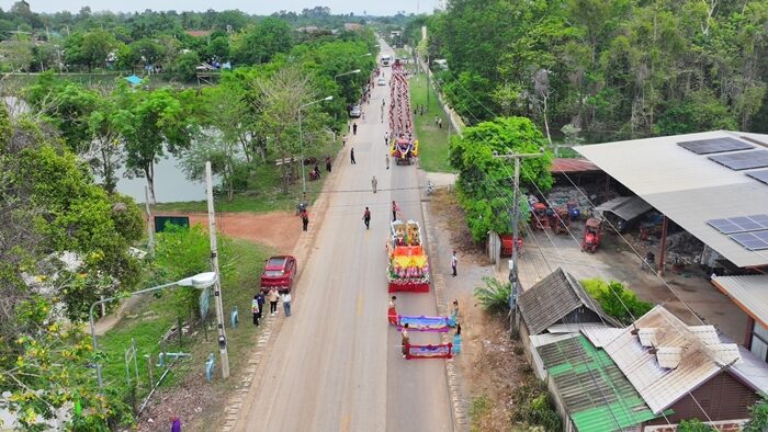 Фестиваль ракет "Кампхенг Пхет" вызывает благоговейный трепет змееподобным дымом