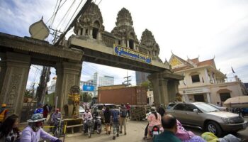 Число туристов из Камбоджи в Таиланд сократилось на 48% из-за закрытий