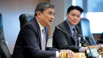 Экс-премьер Абхисит отклонил законопроект о казино