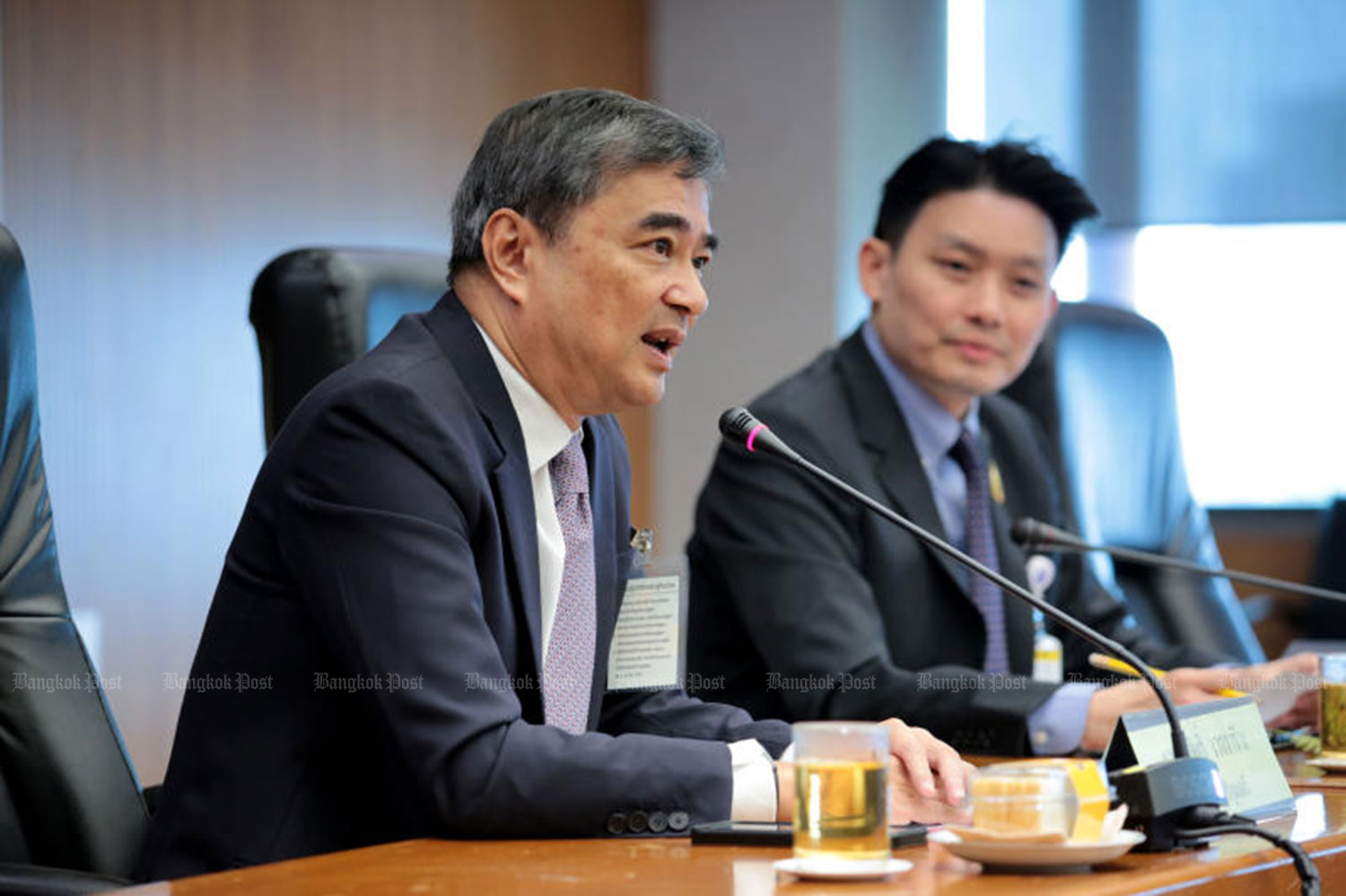 Экс-премьер Абхисит отклонил законопроект о казино