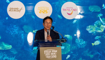 TAT и партнеры запускают первую в Таиланде йогу в Большом аквариуме в Sea Life Bangkok