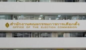 Активист призывает к роспуску 7 тайских партий из-за влияния Таксина