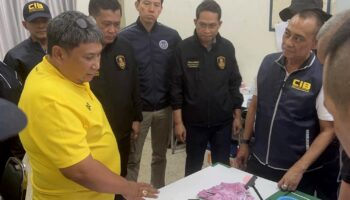 Ассистент районного начальника задержан по обвинению в вымогательстве