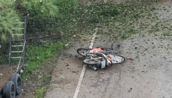 Бомба ранит 6 полицейских, гражданского в Наративаде