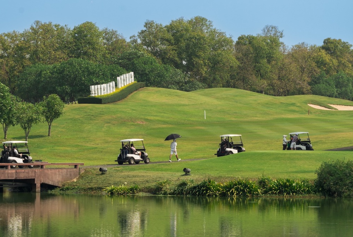 Взлетно-посадочная полоса на курорте семьи Анутина под контролем