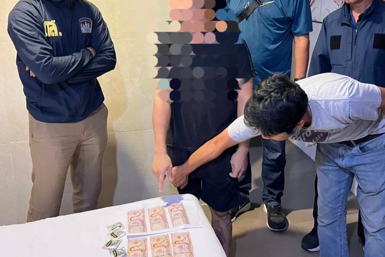 Два 15-летних мальчика, спасенных от секс-торговца в Бангкоке