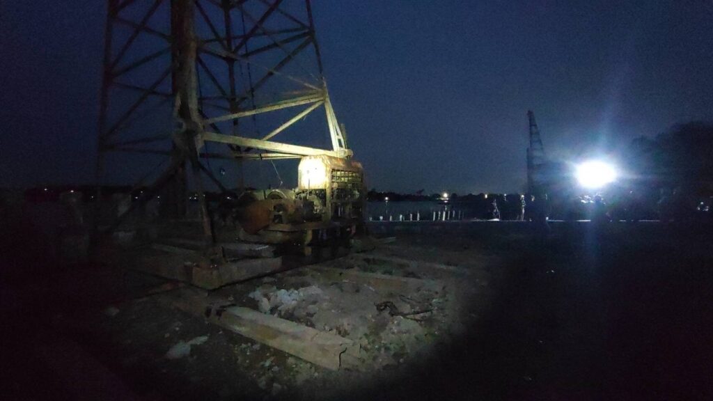 Два работника поразило электрическим током на строительстве дамбы в Патум-Тхани, Таиланд