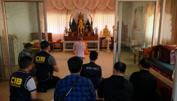 Два старших монаха лишены сана за секс-видео