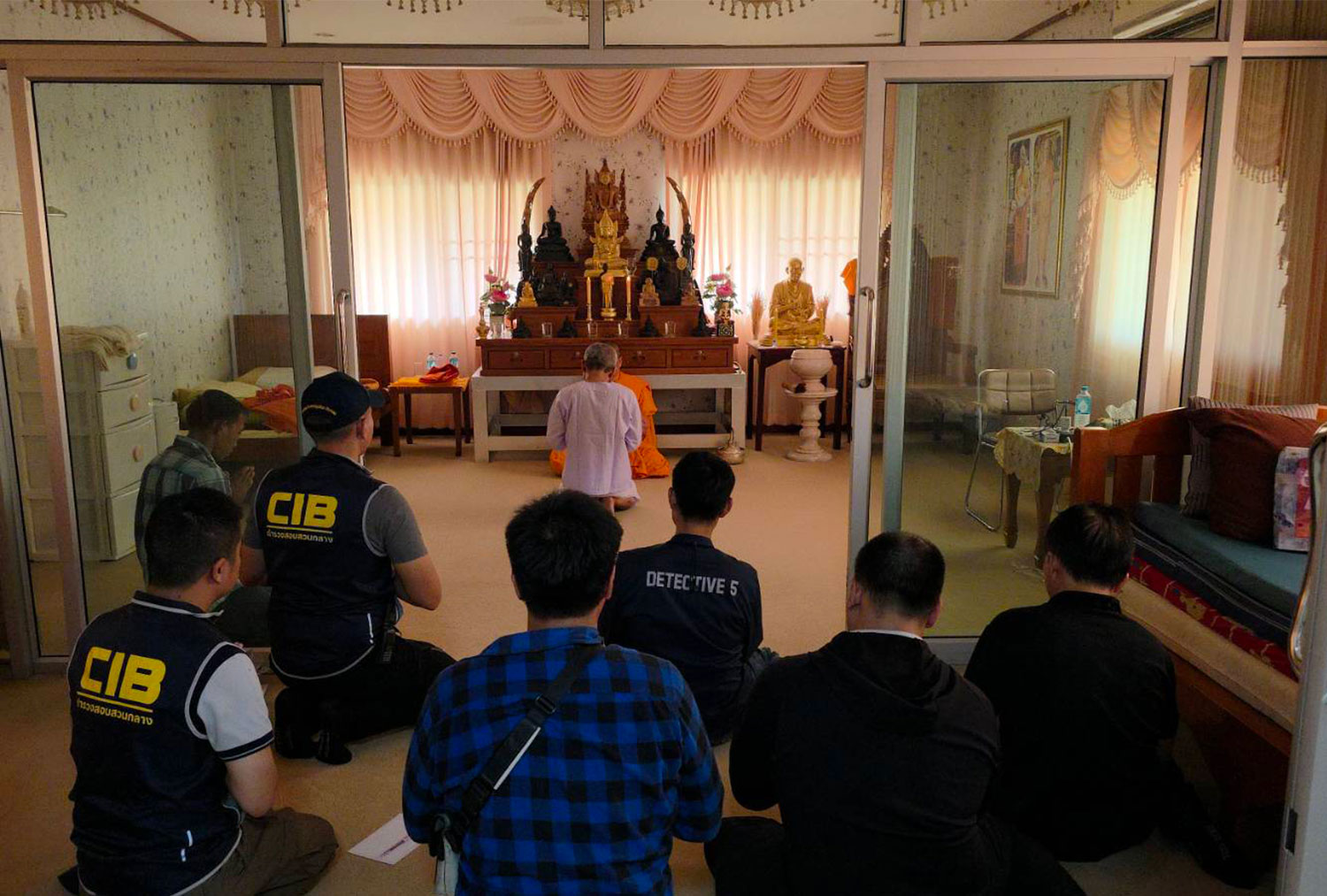 Два старших монаха лишены сана за секс-видео