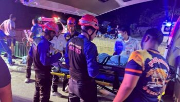 Два человека получили травмы, когда мотоцикл столкнулся с каналом в Таиланде