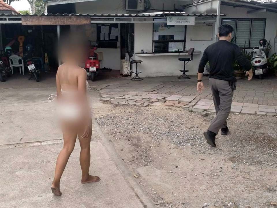 Женщина без верха, спасенная на улице Паттайи в драме с бедствием