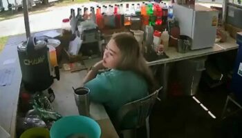 Жительница Пхукета избежала аварии на roadside stall с незначительной травмой