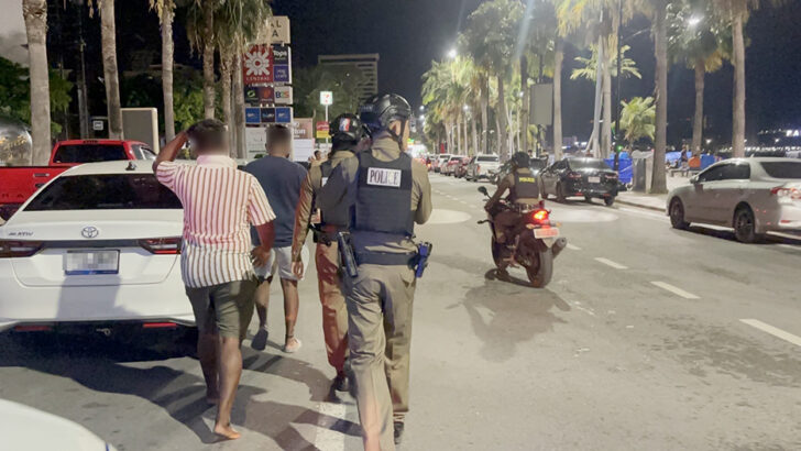 Индийские туристы вызвали полицию Паттайи из-за спора по услугам