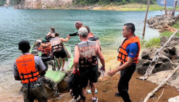 Иностранный туристический катер перевернулся на дамбе Сурата Тани, тайский гид погиб