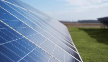 Исследование потенциала инвестиций в солнечную энергетику в Батаме, Индонезия