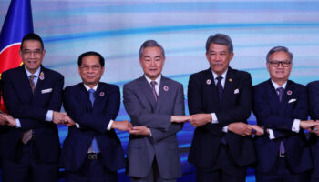 Китай заявляет, что готов помочь в пограничном конфликте между Таиландом и Камбоджей