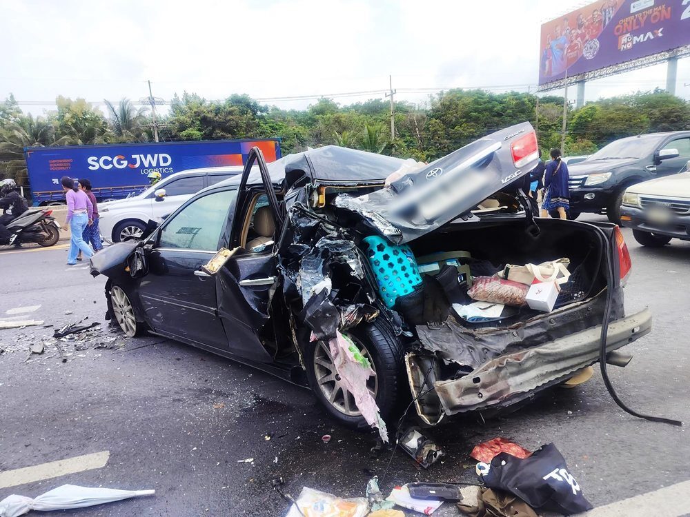 Крупное дорожно-транспортное происшествие в Накхон-Рэтчасиме оставило 10 поврежденных автомобилей