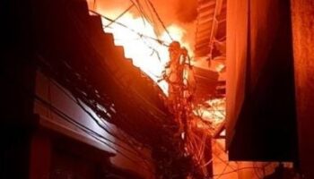 Кхлонг Тои: адский пожар оставил семьи без жилья в полночном хаосе