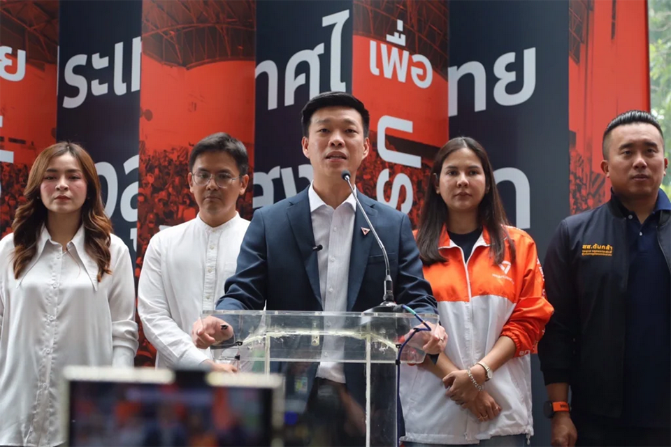 Лидер Народной партии призывает депутатов оставаться сосредоточенными и работать усерднее на фоне политического давления