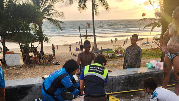 Малайзийского туриста спасли от утопления на пляже Карон