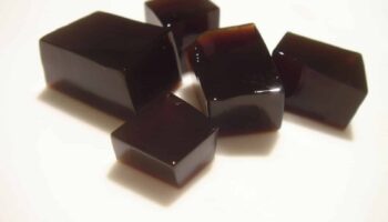 Мать-одиночка в Удонтхани попалась на удочку продавца желе из трав.