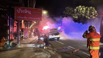 Мерседес главного полицейского вспыхнул огнем в Паттайе