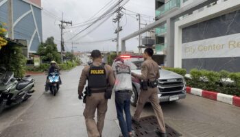 Местные жители Паттайи поймали мужчину, притворяющегося пьяным после кражи