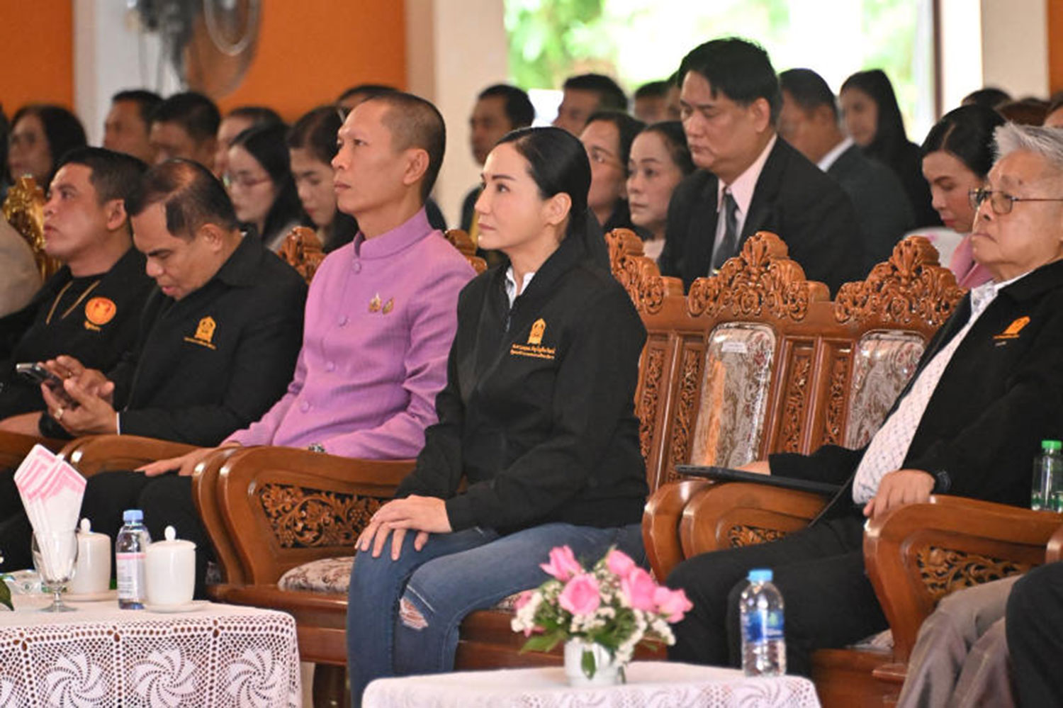 Министр образования Таиланда игнорирует скандал с рваными джинсами