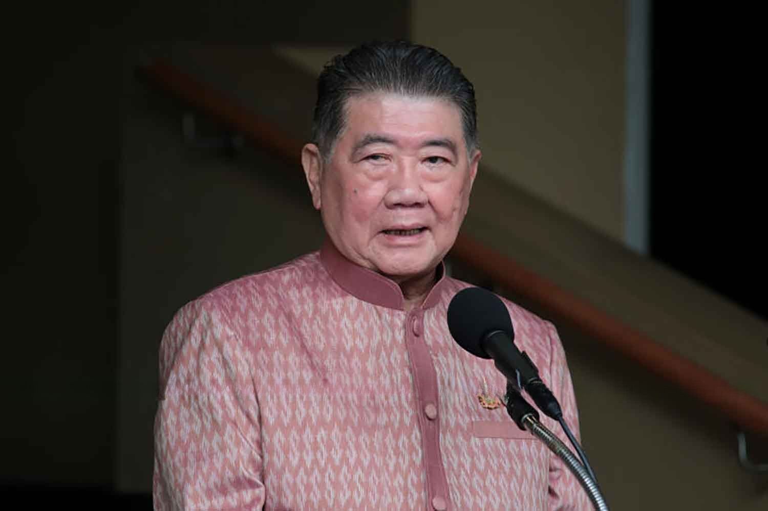 Министр-пенсионер Пхумтам одобрил сделку по подводным лодкам перед уходом