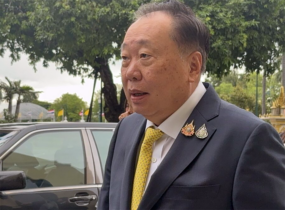 Министр Сучарт призывает к реформированию буддийских законов на фоне углубляющегося кризиса в монашестве